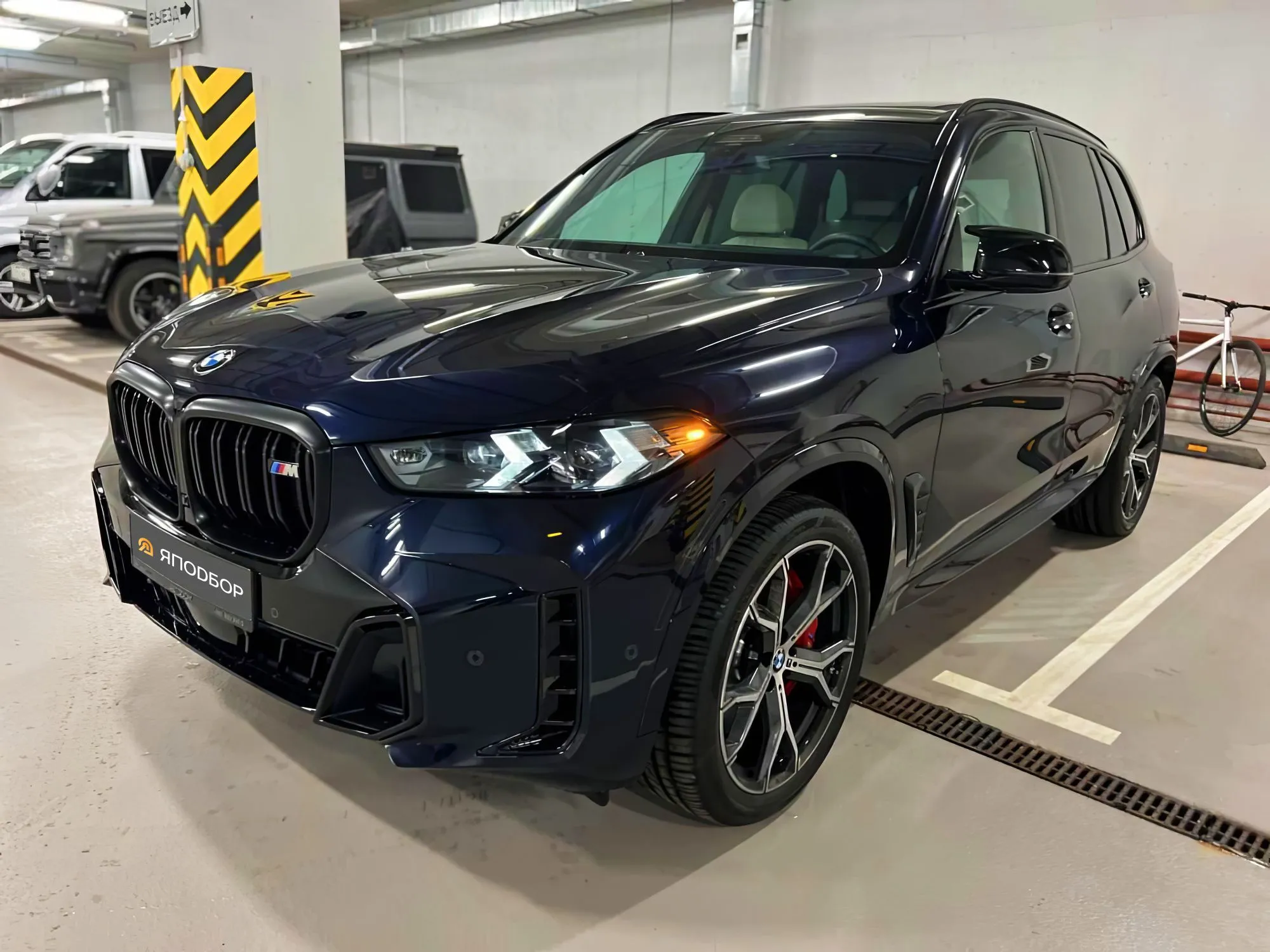 BMW X5 M60i